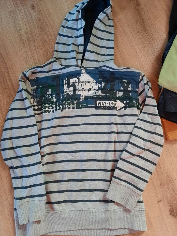 Hoodie Gr 140/146 in Müncheberg