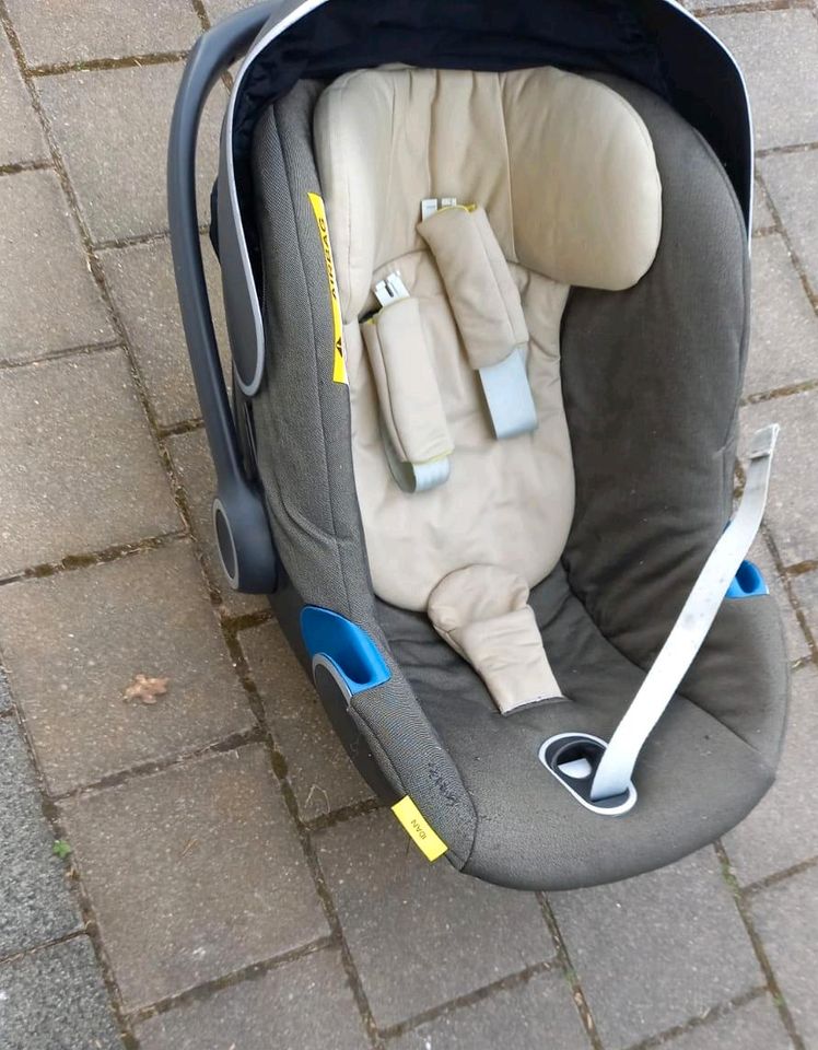 Maxi Cosi von gb mit Isofixstation in Memmelsdorf