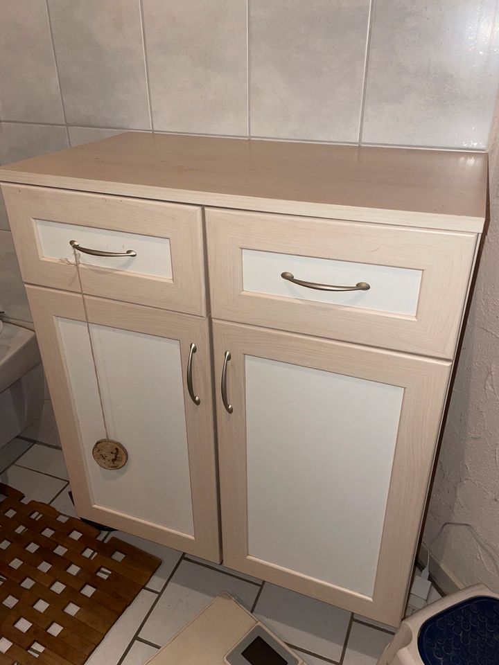 Bademöbel keine Maken (Waschbecken unterschrank, Spiegel…) in Büdingen