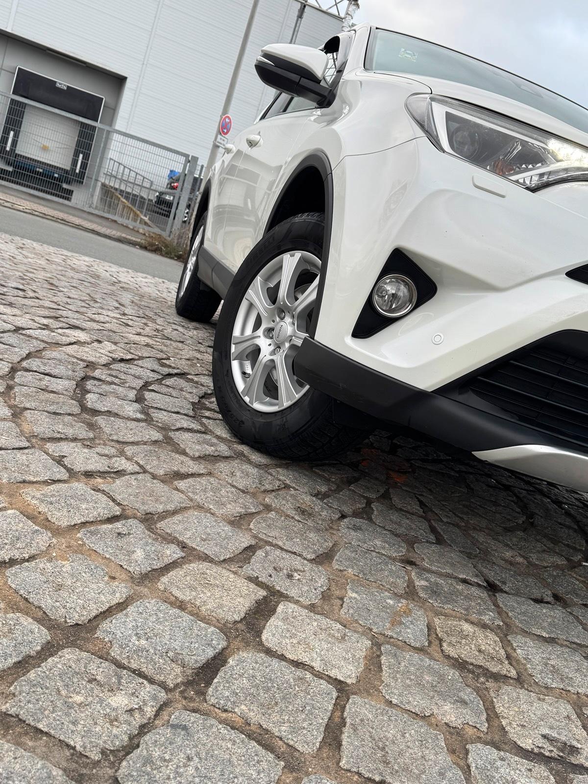 Abbildung des Autos Toyota  RAV4