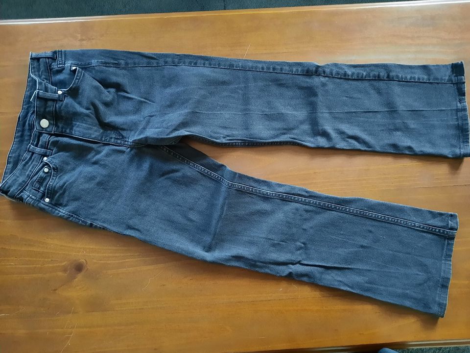 3 Jeanshosen-1 Jeansrock-1 Pullover-Paket Gr. S/ XS/ 32/ 34/ 158 in Dresden