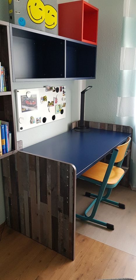 Schreibtisch Stuhl Regale Capt‘n Sharky für Jungen Kinderzimmer in Göttingen
