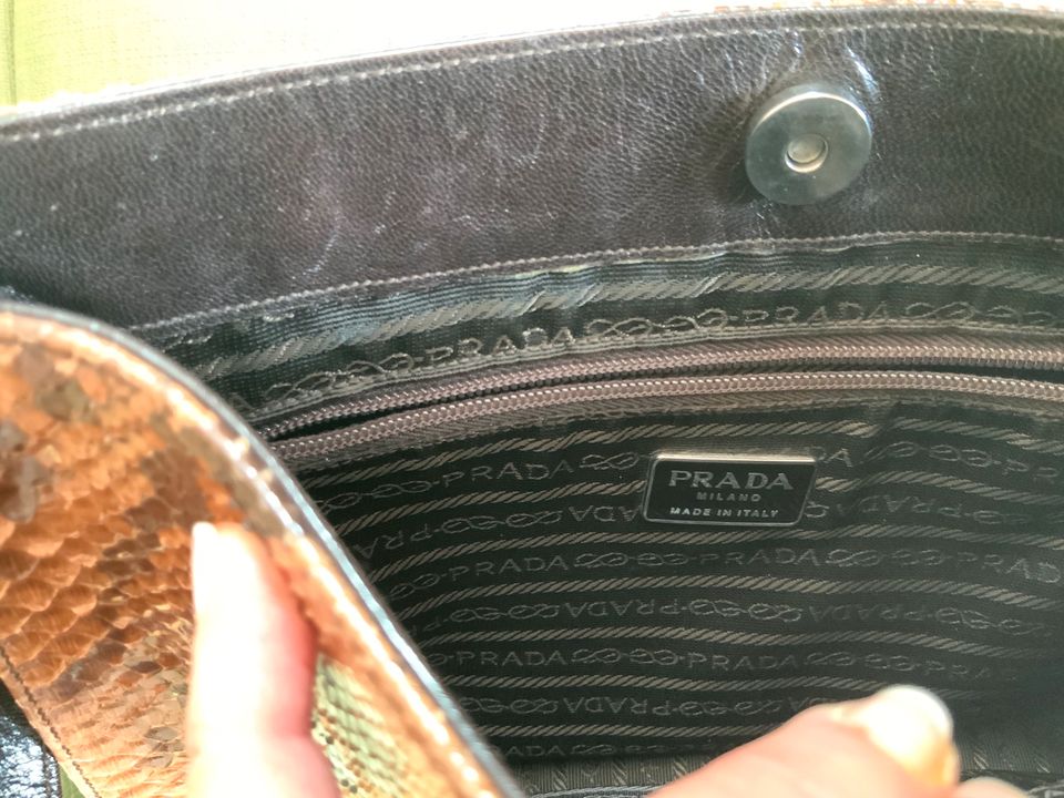 Prada Handtasche mit Zertifikat in Wachtberg