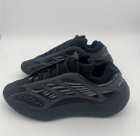 Adidas Yeezy 700 V3 Dark Glow Sneaker schwarz Herren Jordan 44 Berlin - Reinickendorf Vorschau
