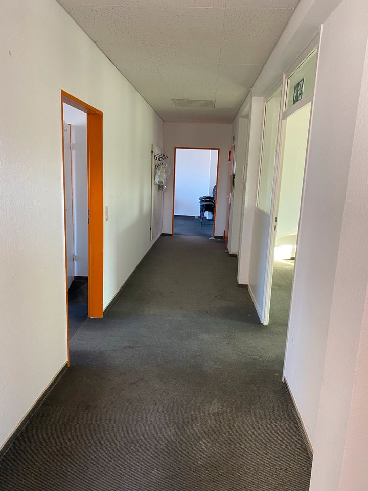 Büroetage, 6 Räume, 150 qm, Parkplätze, Südstr. Wuppertal in Wuppertal