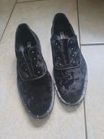 NEU! UNPAAR! Tolle Samtschuhe Gr. 38/39 mit Perlenbesatz Thüringen - Erfurt Vorschau