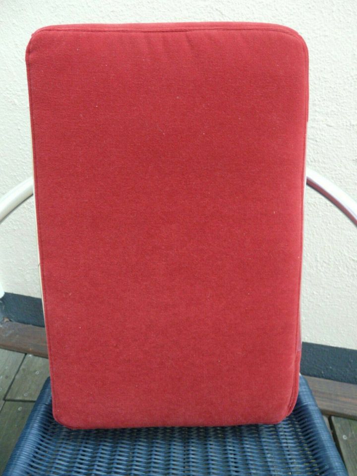 Sehr gut erhaltenes Sofakissen, rot (52 x 34 x 12 cm) in Brühl