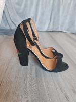 Schwarze High Heels mit Stickerei Gr.39 Nordrhein-Westfalen - Windeck Vorschau