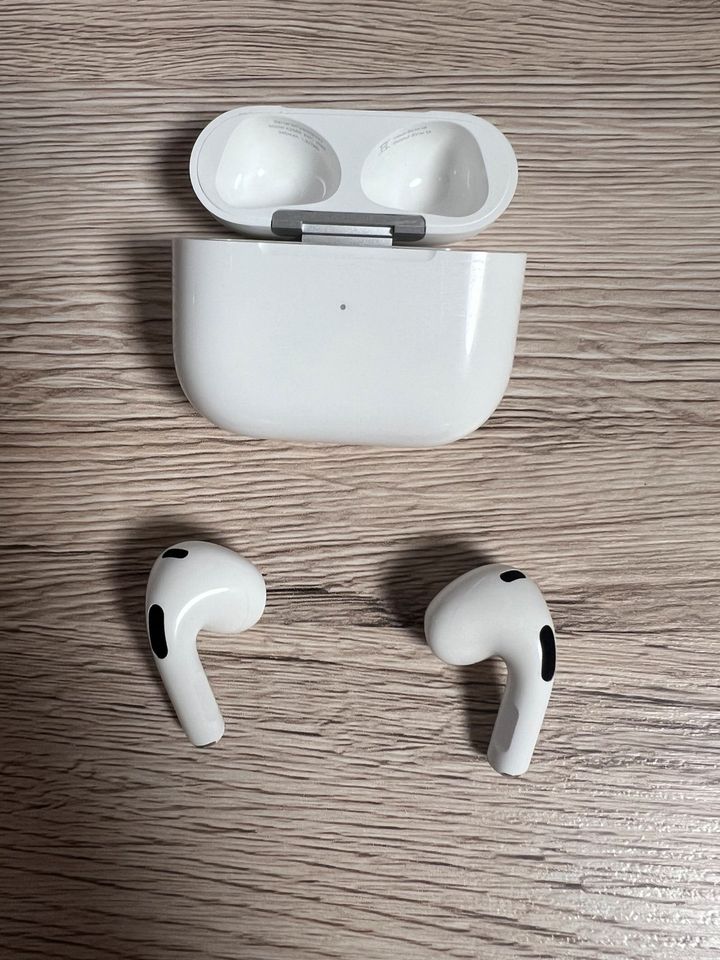 Apple AirPods 3 in Leipzig