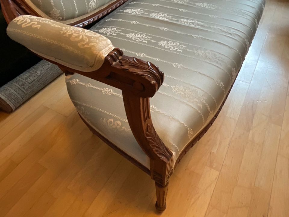 Zweisitzer Sofa Louis XVI, aus Auktion in München