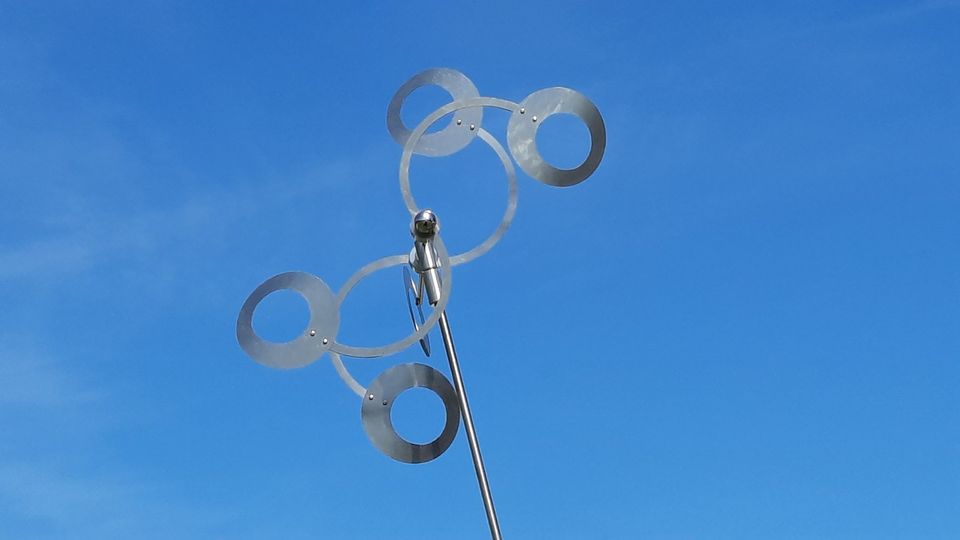 Windspiel / Windrad "S" aus Edelstahl und Aluminium in Bötzingen