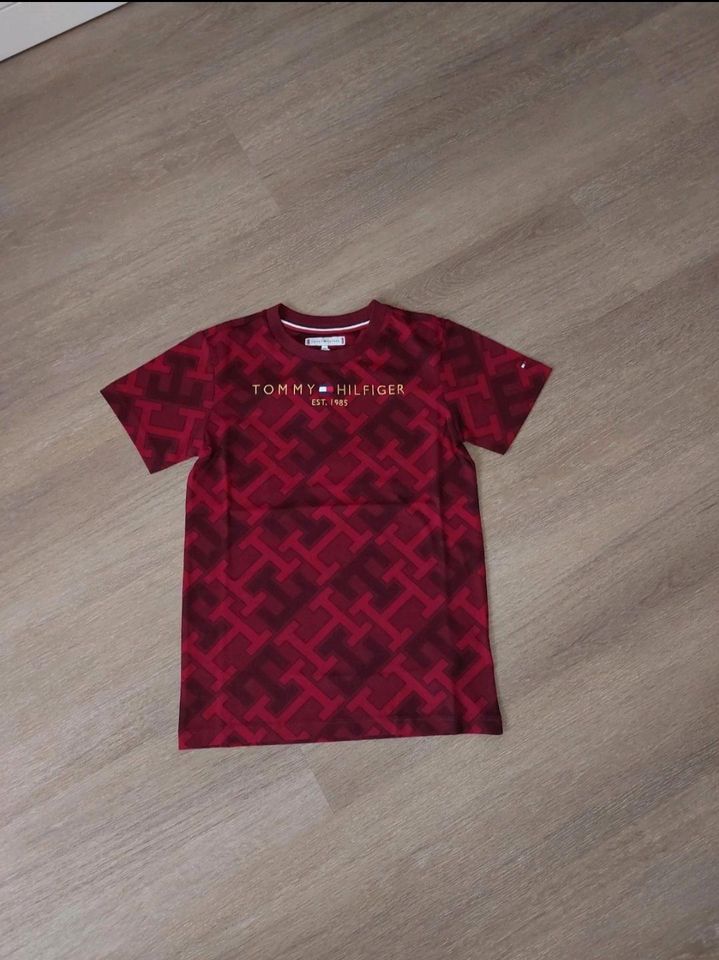 Tommy Hilfiger Jungen T-Shirt Gr. 140 in Düsseldorf