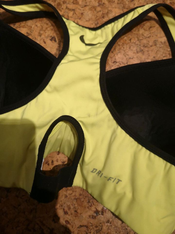 Nike Sportbustier, BH, Gr. 70b, xs, Neu in Wettenberg