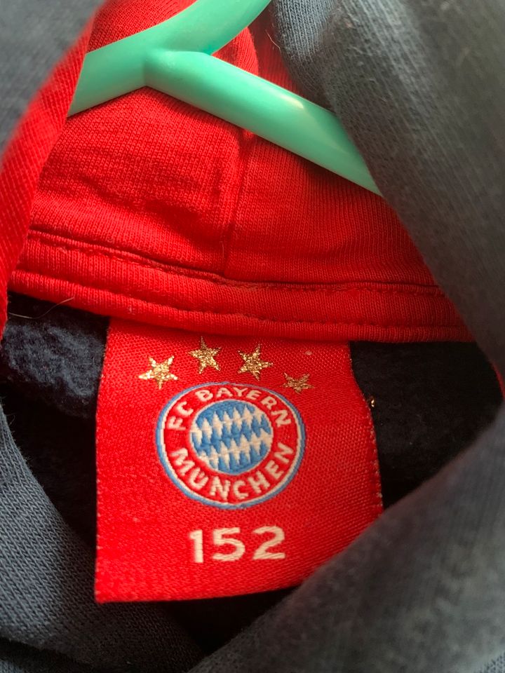 FC Bayern Trikots Kinder L/XL in Kappel-Grafenhausen