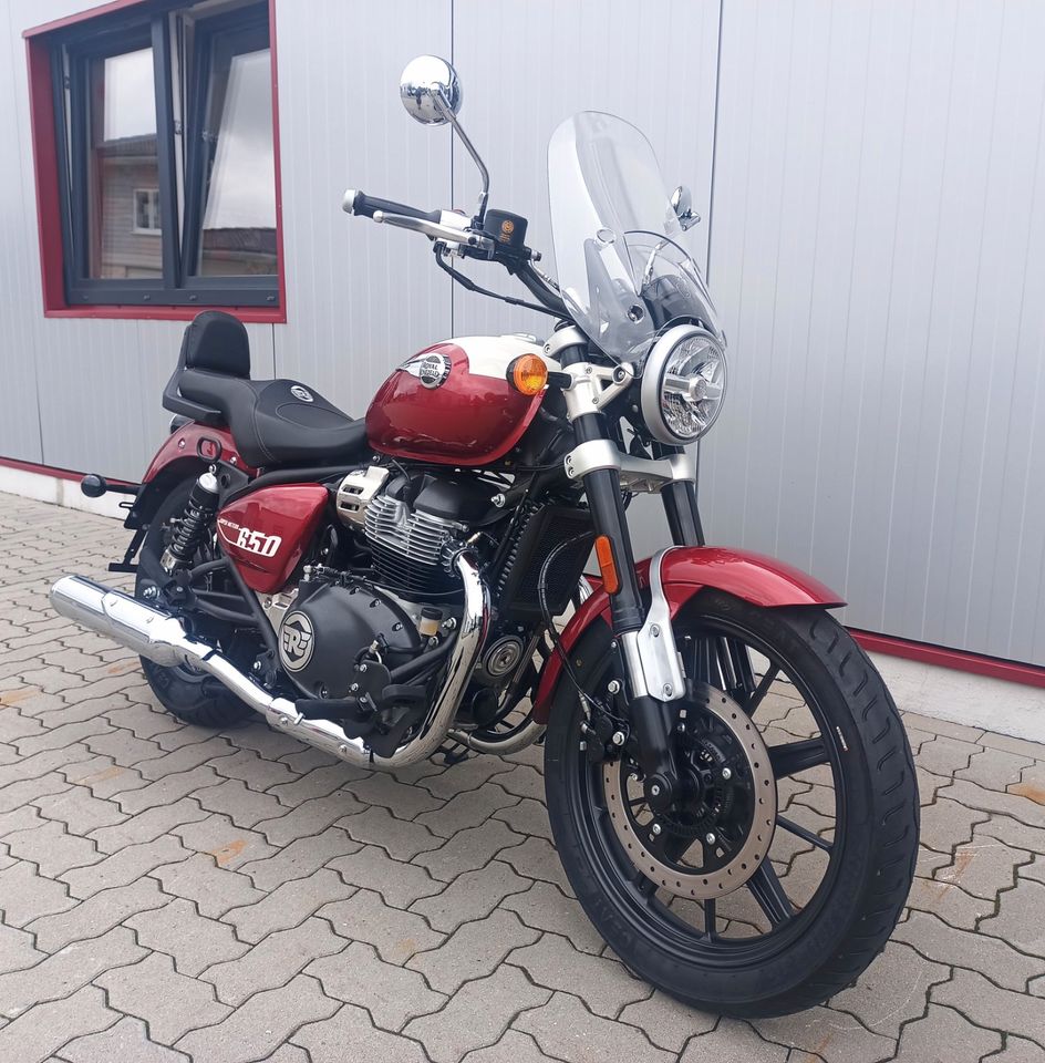 Royal Enfield Super Meteor 650 Celestial Red in Langenhorn