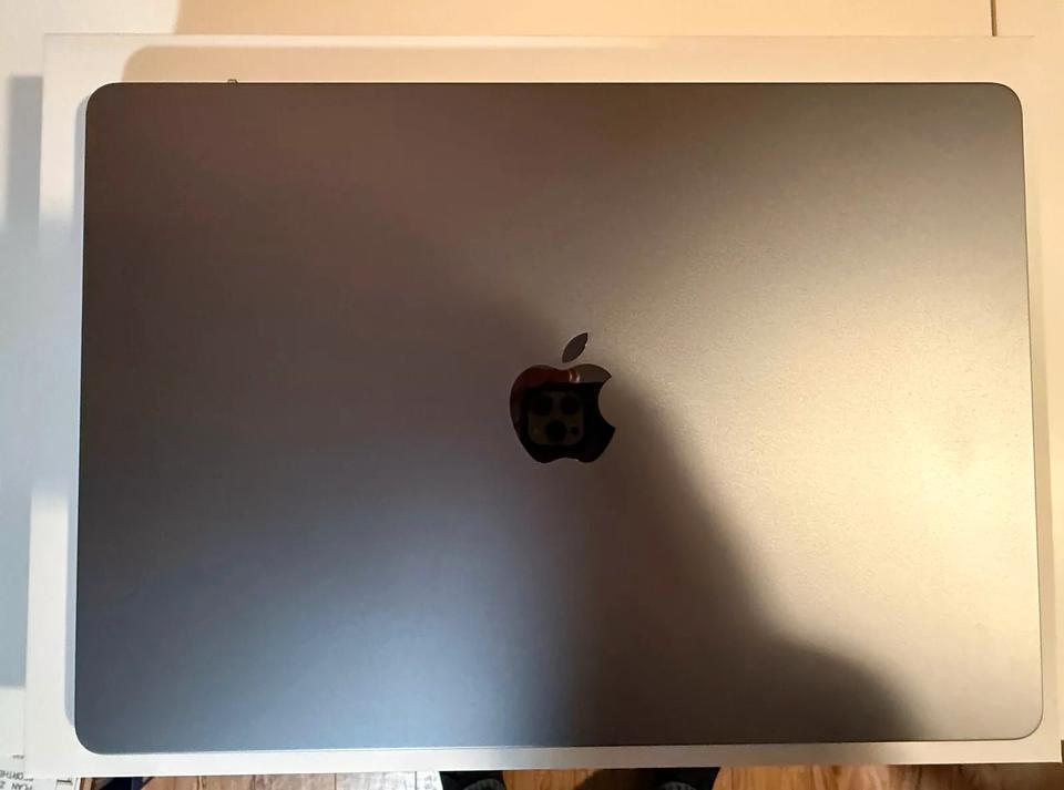 4 Monate alt! Apple MacBook Air 15,3 M3/8/256GB mit Rechnung in Frankfurt am Main