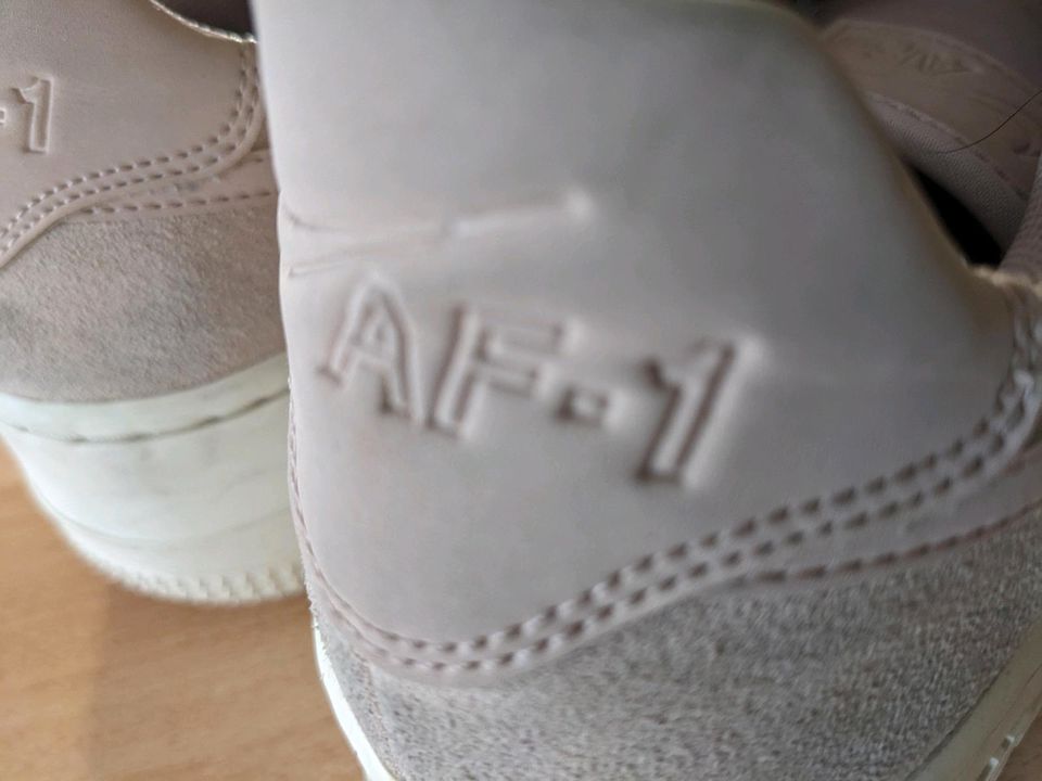 Original Nike Air Force 1 Plateau Wildleder rose Gr. 41 in Lauterbach (Hessen)