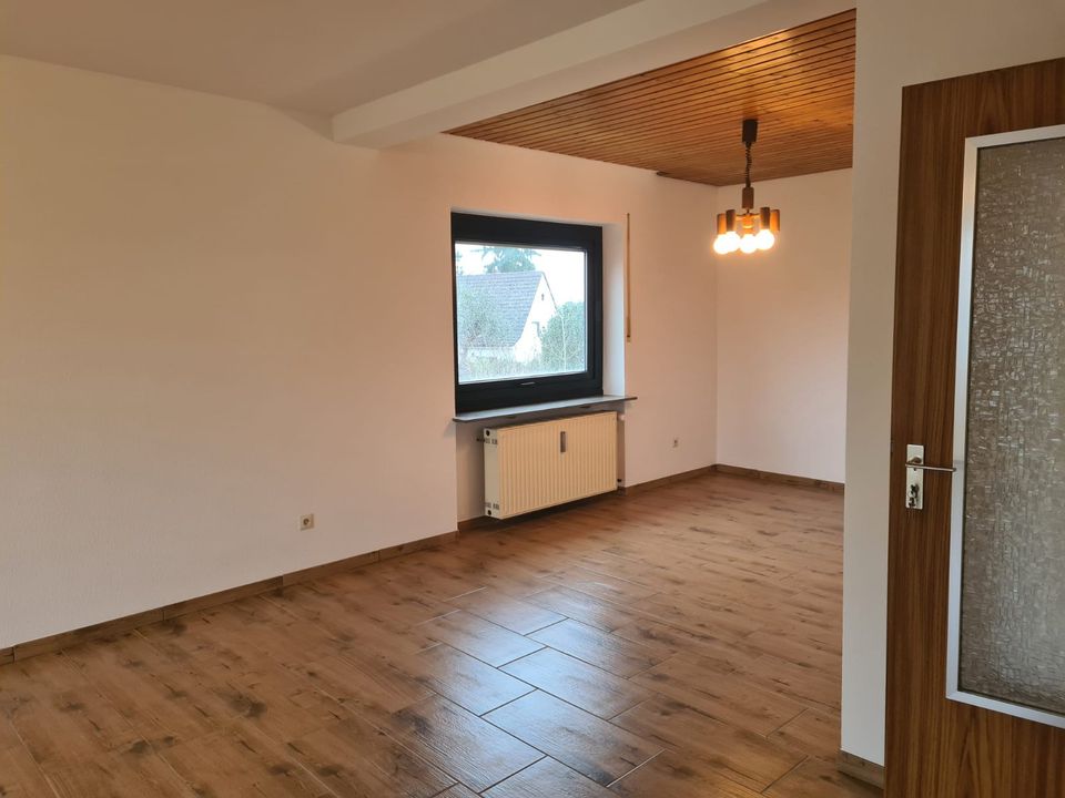 3-Zimmer-Whg, 93 qm, 1. Stock in 90522 Oberasbach, Bad renoviert in Oberasbach