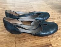 Dunkelblaue Slipper Größe 41 München - Thalk.Obersendl.-Forsten-Fürstenr.-Solln Vorschau