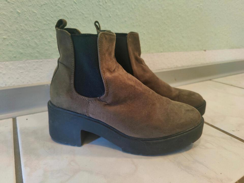Stiefeletten Gr. 38 Khakigrün im Rauleder-Look zu verschenken in Dortmund