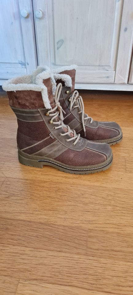 Winterstiefel Gr. 40 mit Fellfutter in Bergfelde