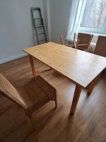 Tisch mit 4 Rattan Stühlen (gebrauchter Zustand) Nordrhein-Westfalen - Krefeld Vorschau