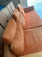 Couch in Rattan Farbe Honig mit Samtcord Polster Bayern - Wenzenbach Vorschau