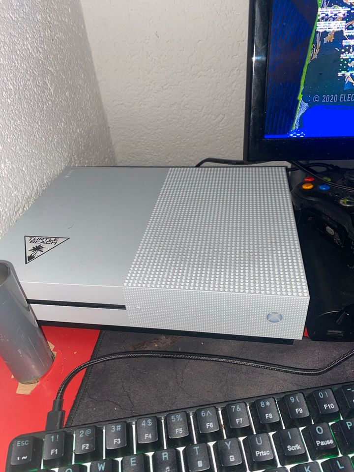 Xbox one s (weiß) 1 tb in Northeim