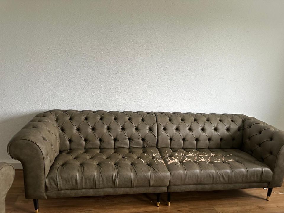 Sofa und tisch zu verschenken in Stuttgart