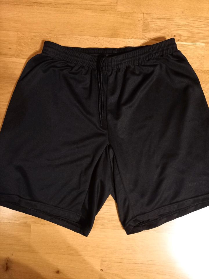 Sporthose / Sportshorts Größe M in Leipzig