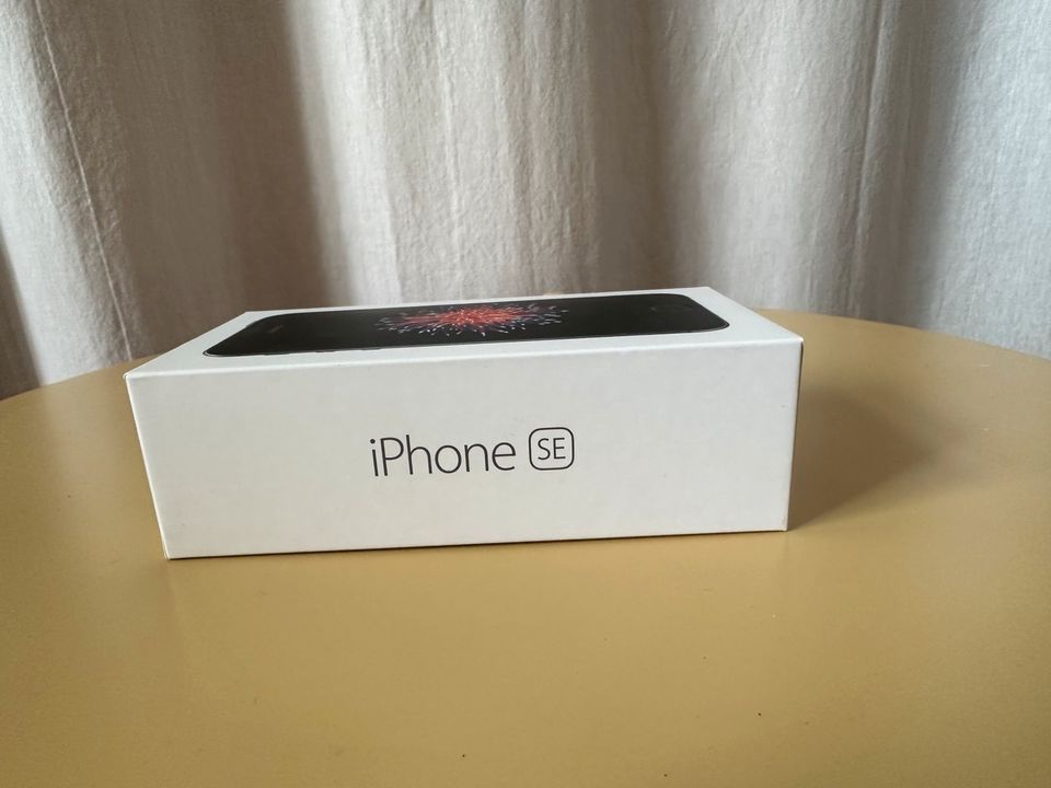 LEERER KARTON IPhone SE 2016 128 gb Space grey in Offenbach