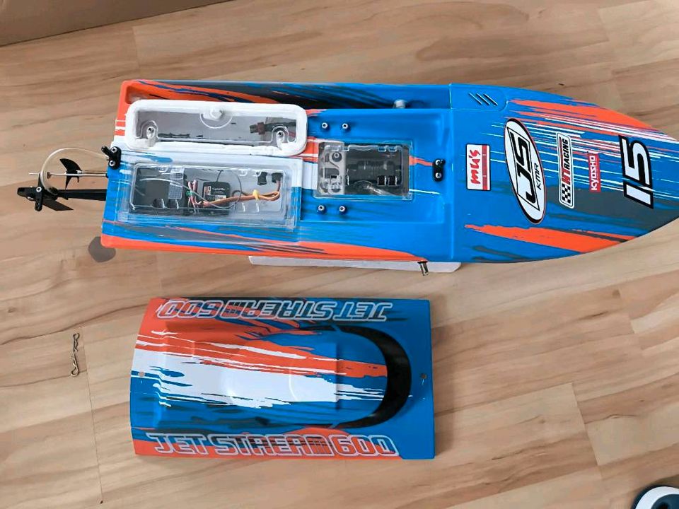 RC Speedboot Kyosho Jetstream 600 Brushless Umbau 3S Lipo 2.4Ghz in Remshalden