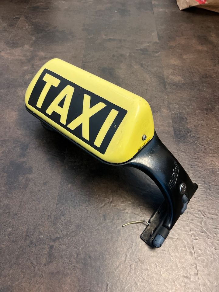 Dachzeichen Taxi Splithoff in Düsseldorf