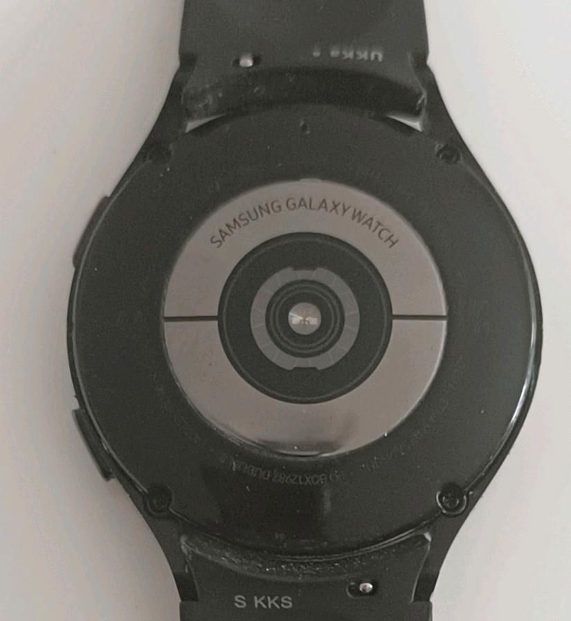 Samsung Galaxy Watch 4 Smartwatch SM-R870 plus Zubehör in Neunkirchen