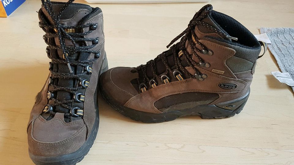 Lowa Outdoor Schuhe Gr. 41.5 in Aichach