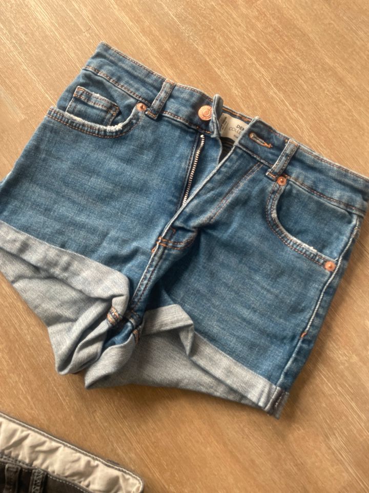 ‼️ Shorts, kurze Hosen, Jeans, Latzhose, Gr. 32-36‼️ in Wiesmoor