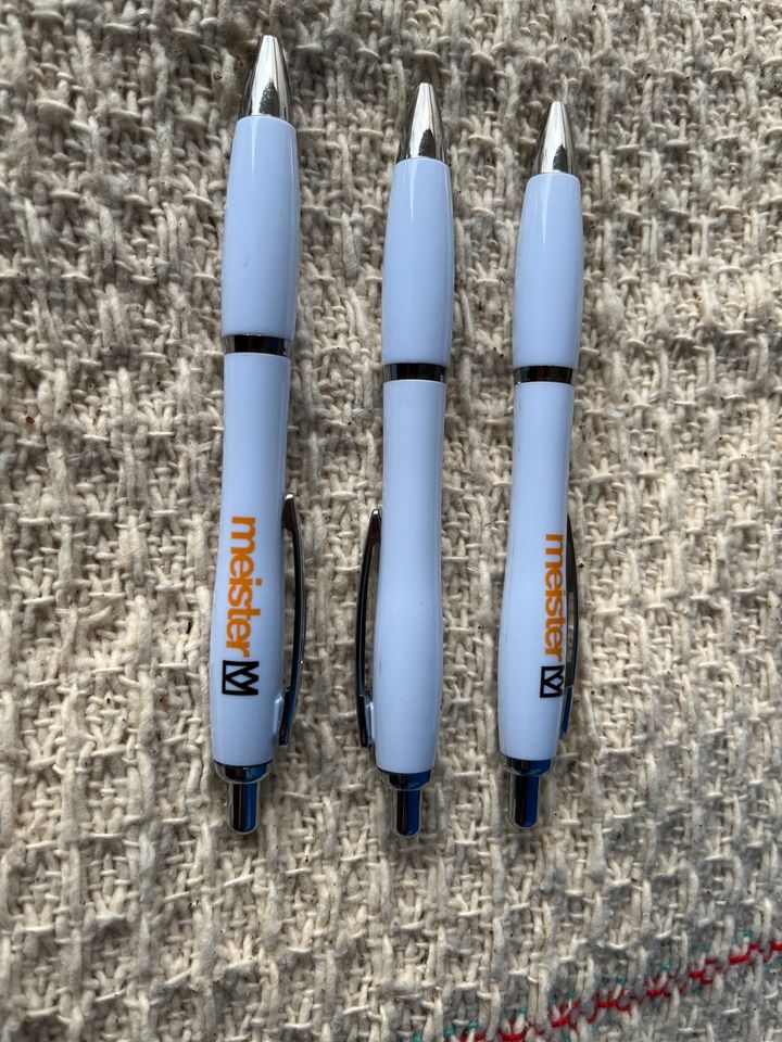 Kugelschreiber Kulis (mit Werbung v. Meister) weiß, blaue Mine in Iserlohn