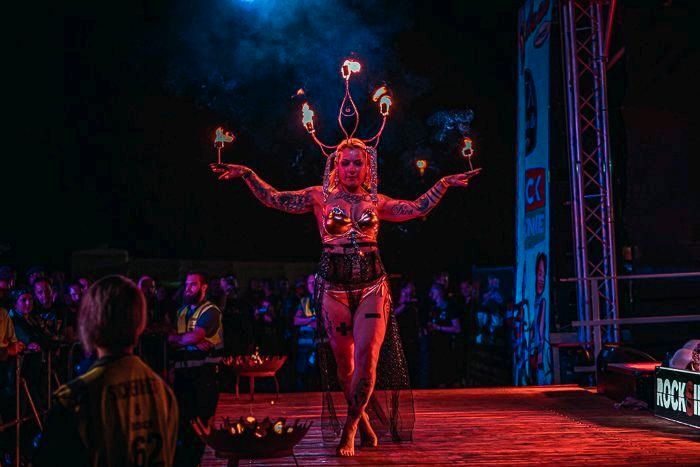 Feuer Feuershow Feuertanz Hochzeit Geburtstag flammendes Herz sho in Merseburg