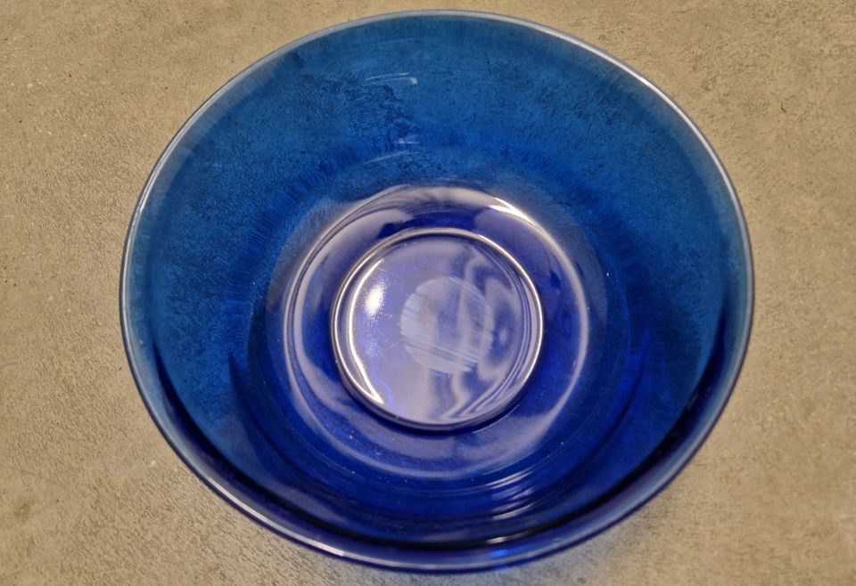 Glas-Schüssel blau - ⌀ ca. 22,5 cm - Höhe ca. 10 cm in München