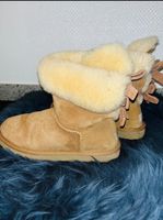 UGG Boots mit Schleifen Gr. 38 Nordrhein-Westfalen - Gelsenkirchen Vorschau