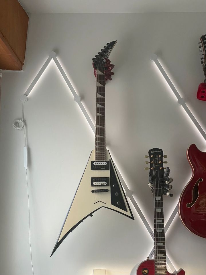 Jackson Metal Gitarre weiß-schwarz in Remscheid