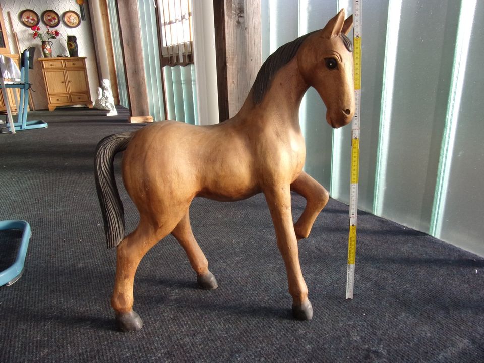 großes Pferd aus massiven Holz 65 cm hoch in Steinwenden