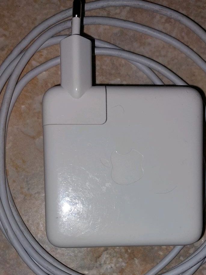 Apple USB-C 61 Watt Power Adapter in Am Mellensee