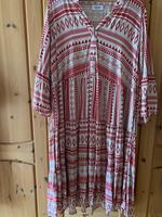 Ungetragenes Midikleid von Gina in 50 /52 rot creme Kr. München - Aschheim Vorschau