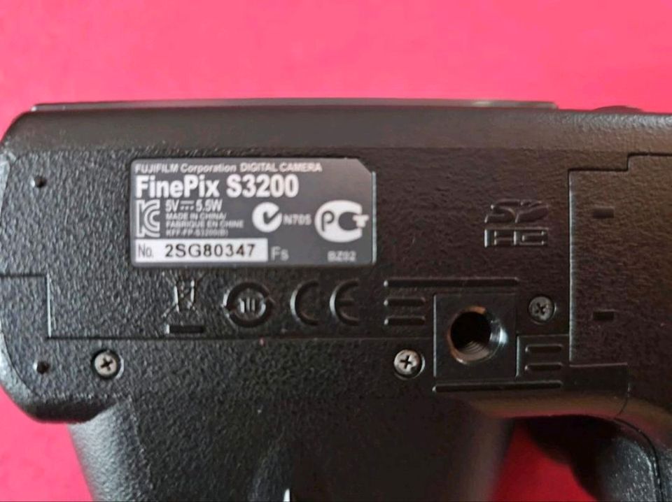 Digitaler Fotoapparat FINPIX S3200 in Seddiner See