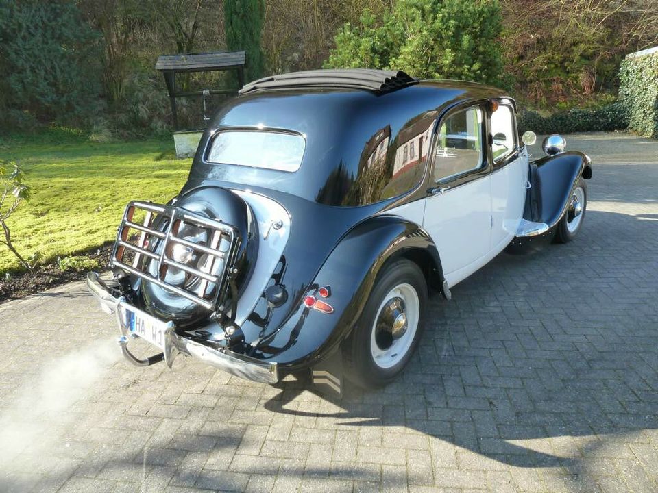 Oldtimer Citroen „Desirée“ 11CV als Brautauto Ihrer Hochzeit in Hagen