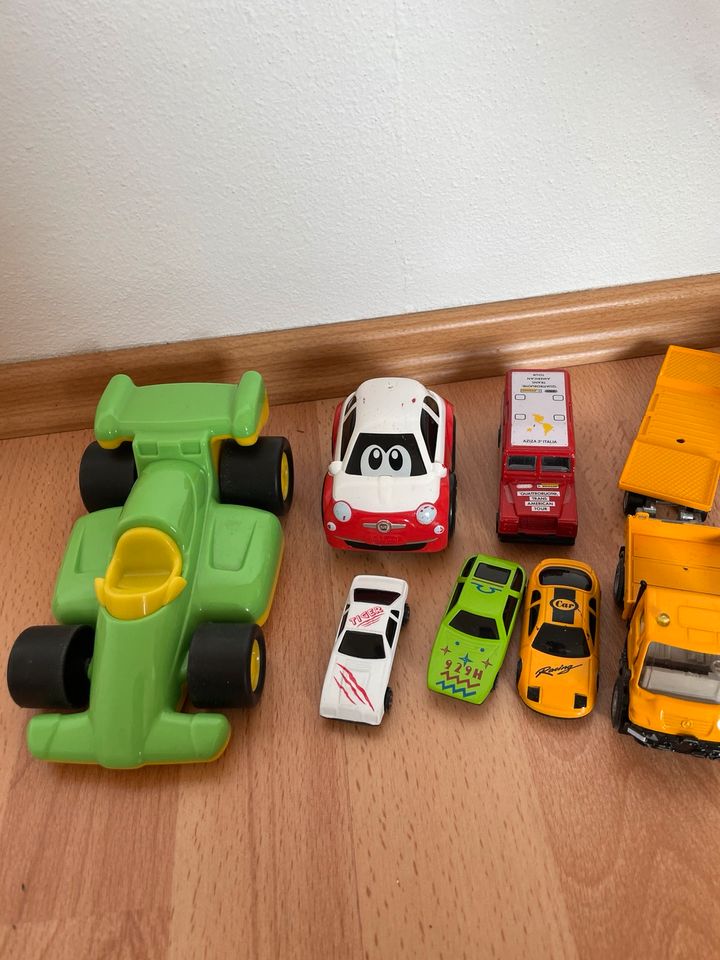Verschiedene Spielzeug Autos in Hollenbach
