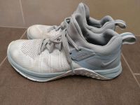 NIKE Flyknit Schuhe weiß-grau/silber Größe 37.5 Sachsen-Anhalt - Magdeburg Vorschau