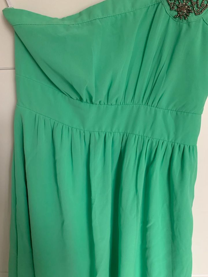 Grünes Kleid Vero Moda in M mit Perlenträger in München