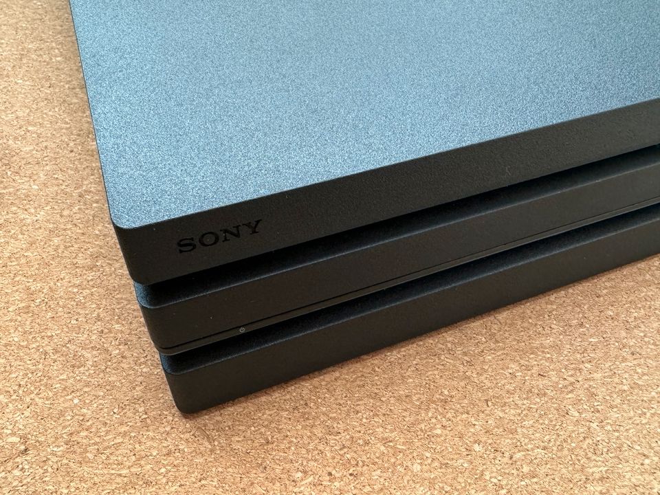 Sony Playstation 4 Pro 1TB - PS4 Pro mit Controller in Bremen